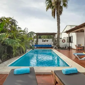 https://villa-vistafuerte.in-canary-islands.com