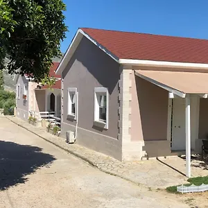 Petros & Lixouri
